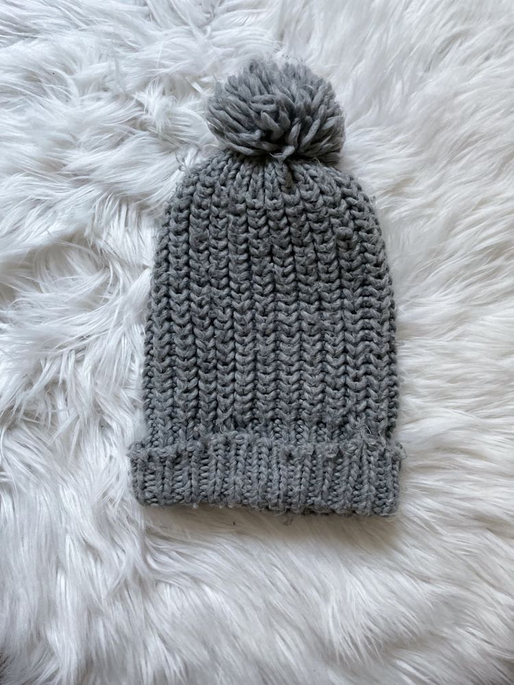 Ciepła zimowa czapka z pomponem