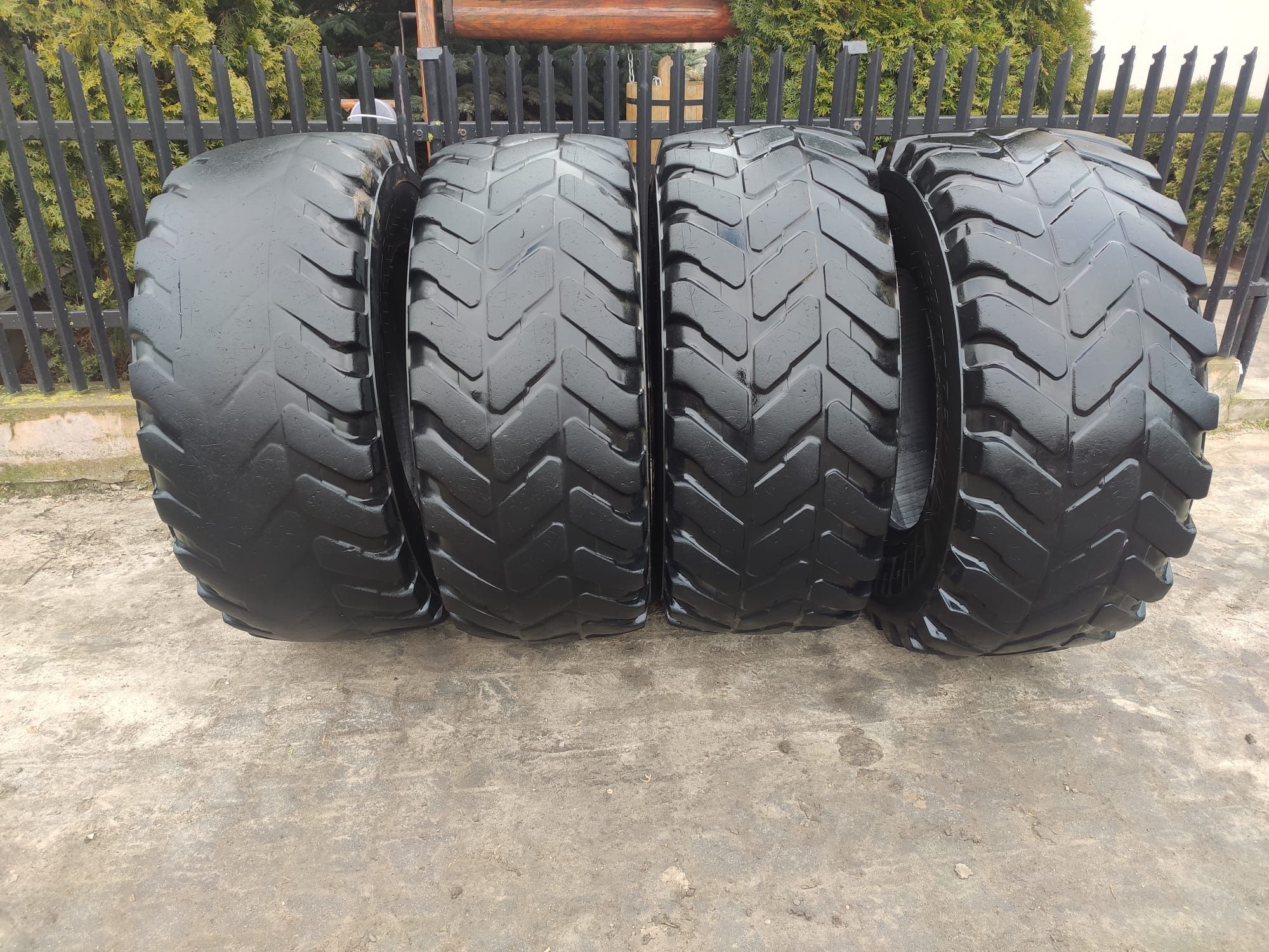 Opony vredestein 460/70 R24 2szt.