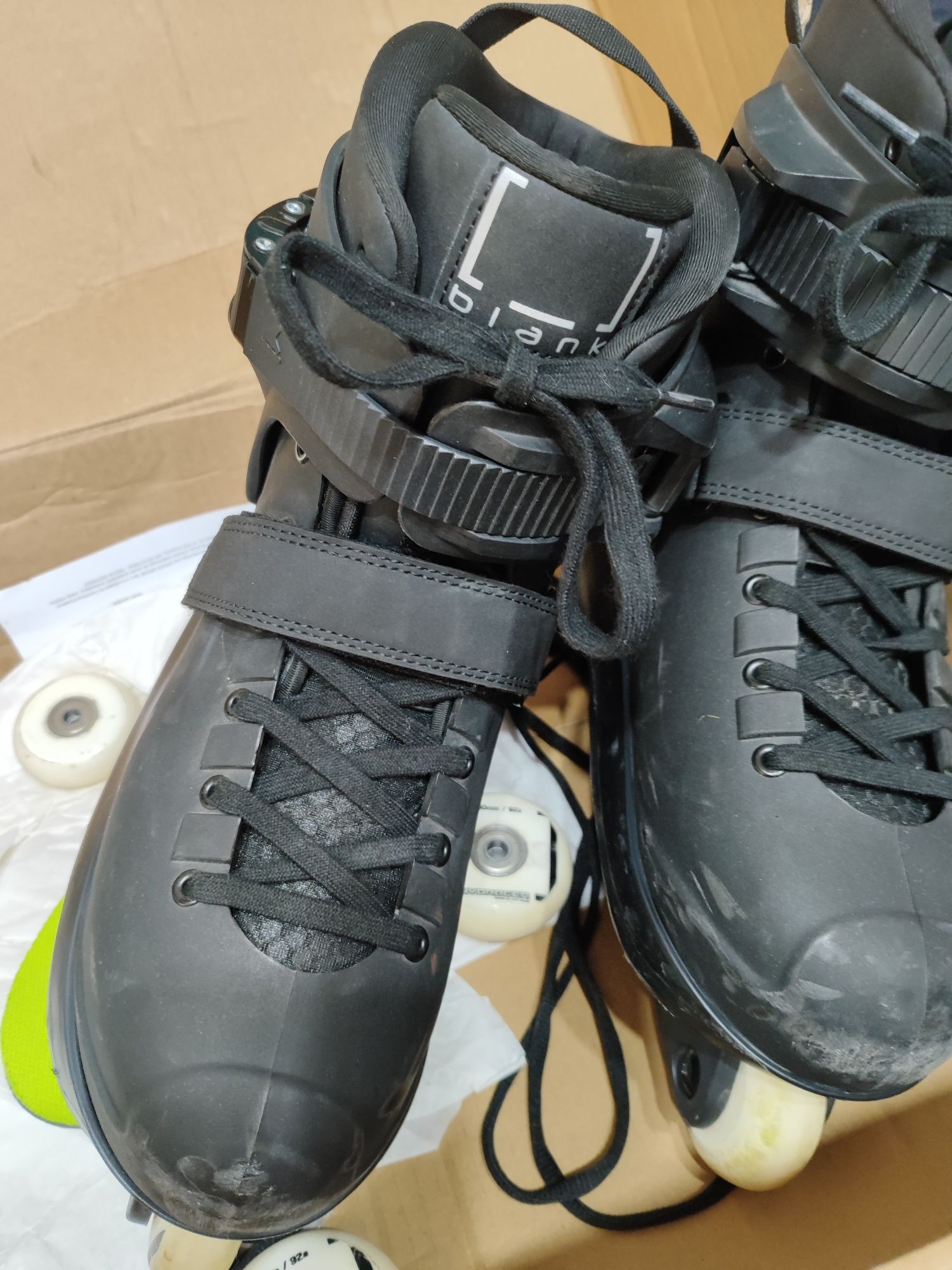 Blanki. Rolki do jazdy agresywnej. Blank. rozmiar 43-44. Rollerblade.
