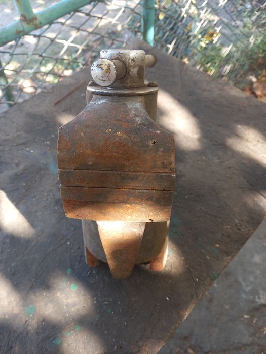 Продам тиски слесарные