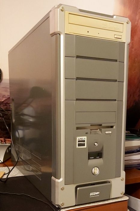 Komputer stacjonarny z systemem Win XP