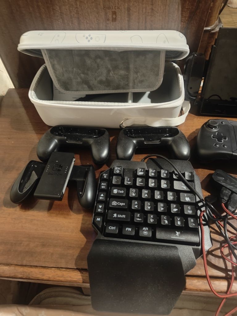 Продам или обменяю Nintendo switch Oled ultimate package