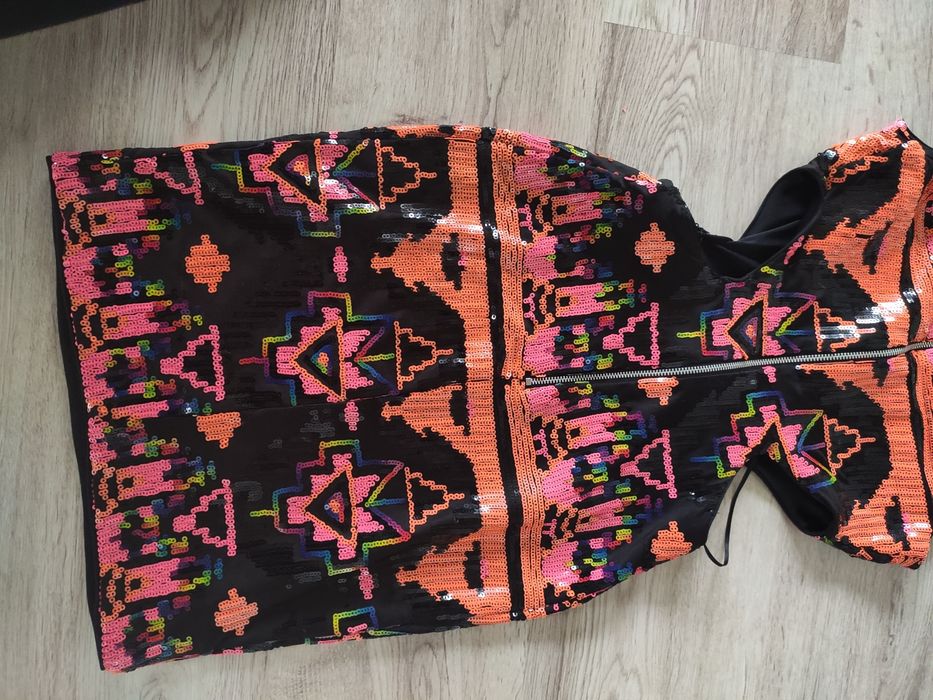 Sukienka z cekinów, XS