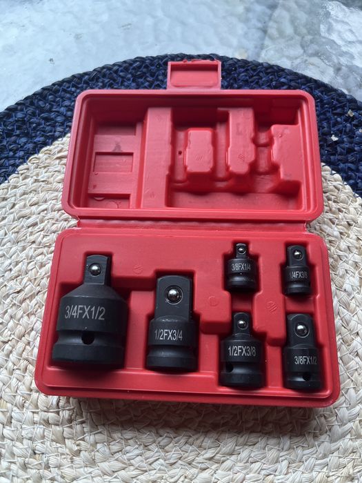 Набір перехідників приєднувального квадрата в кейсі1/4 3/8 1/23/4санте