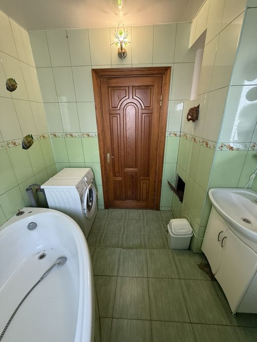 Продаж будинку у жилому стані