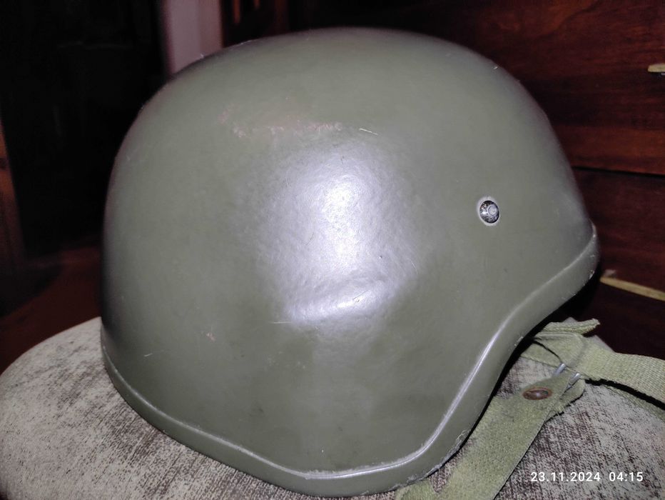 Шлем низкий вырез размер L 54-60 + новый подшлемник.