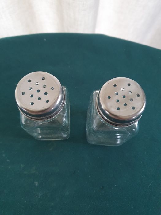 Zestaw szklanych przyprawników