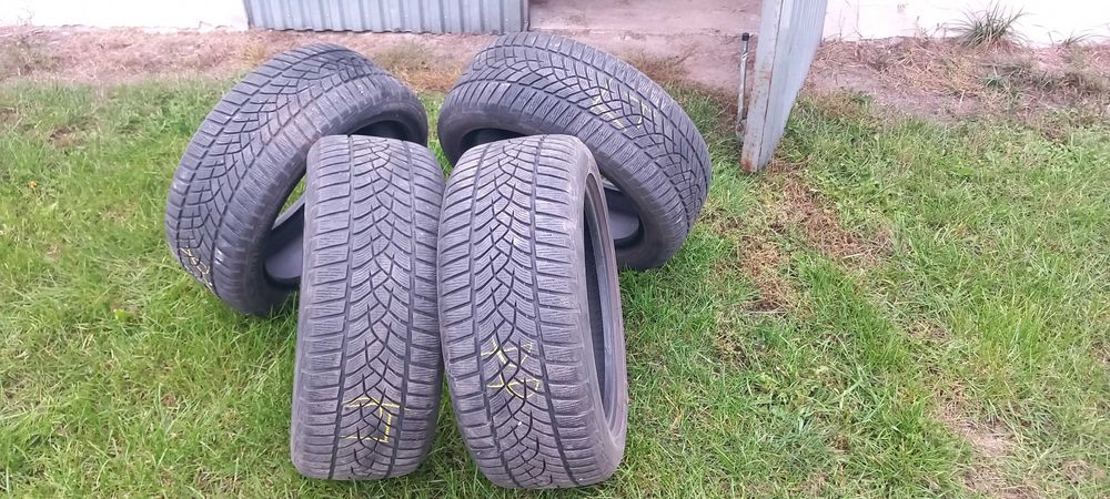 Opony zimowe Goodyear 225/50 R 17  7 mm