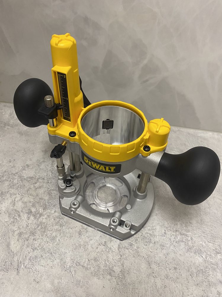 DeWALT DNP612 погружна база для фрезера (DCW600)