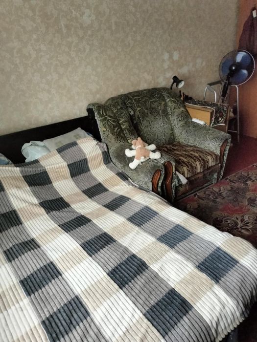 Здається 2 кімнати в 3 кімнатній Квартирі.