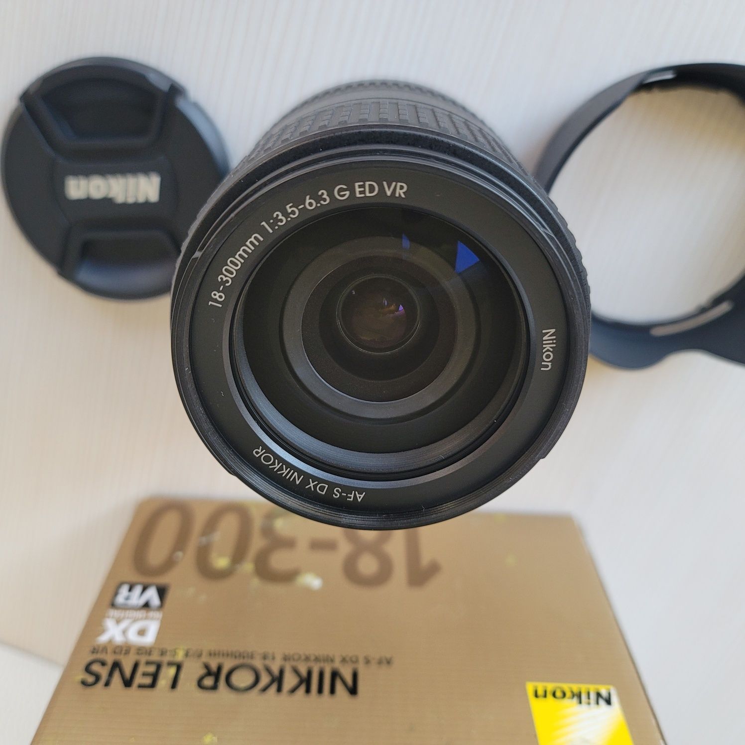 Nikon DX  VR  AF-S Nikkor  18-300 mm  3.5-6.3 G  ED