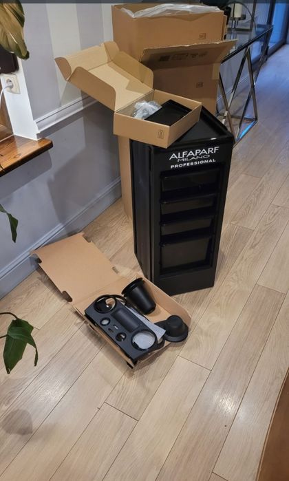 Nowy, wózek fryzjerski,pomocnik fryzjerski