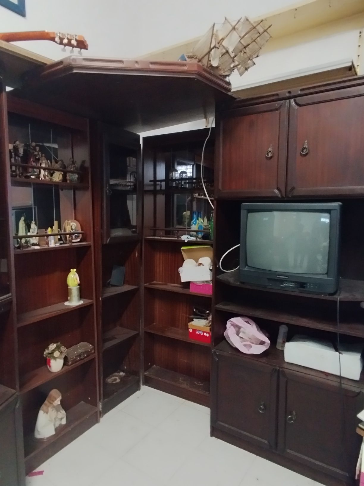 Móvel de sala com canto bar