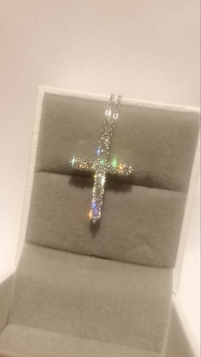 Хрестик срібний з муасанітами, муасаніт синтетичний діамант