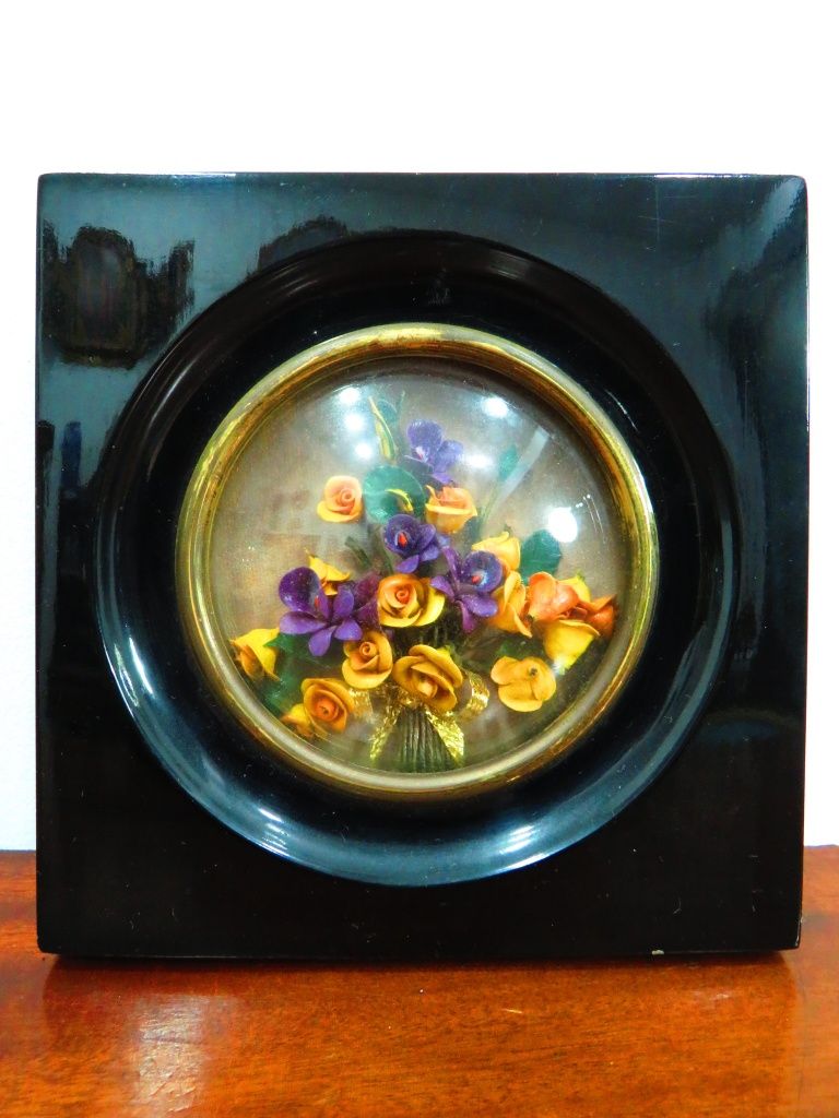 Quadro com redoma.