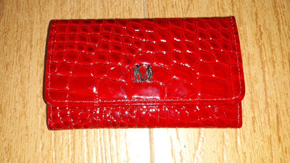 Piękny skórzany portfel czerwony duży