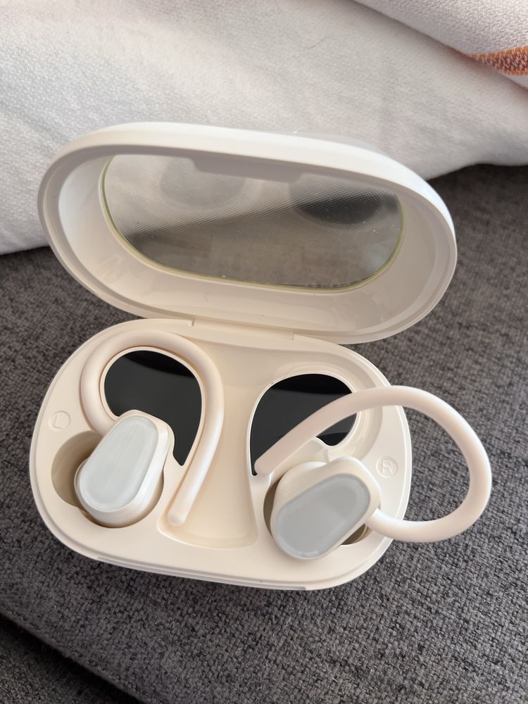 Earbuds bluetooth