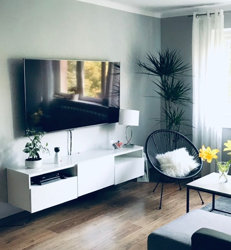 Szafka Besta Ikea pod TV/ połysk, biel