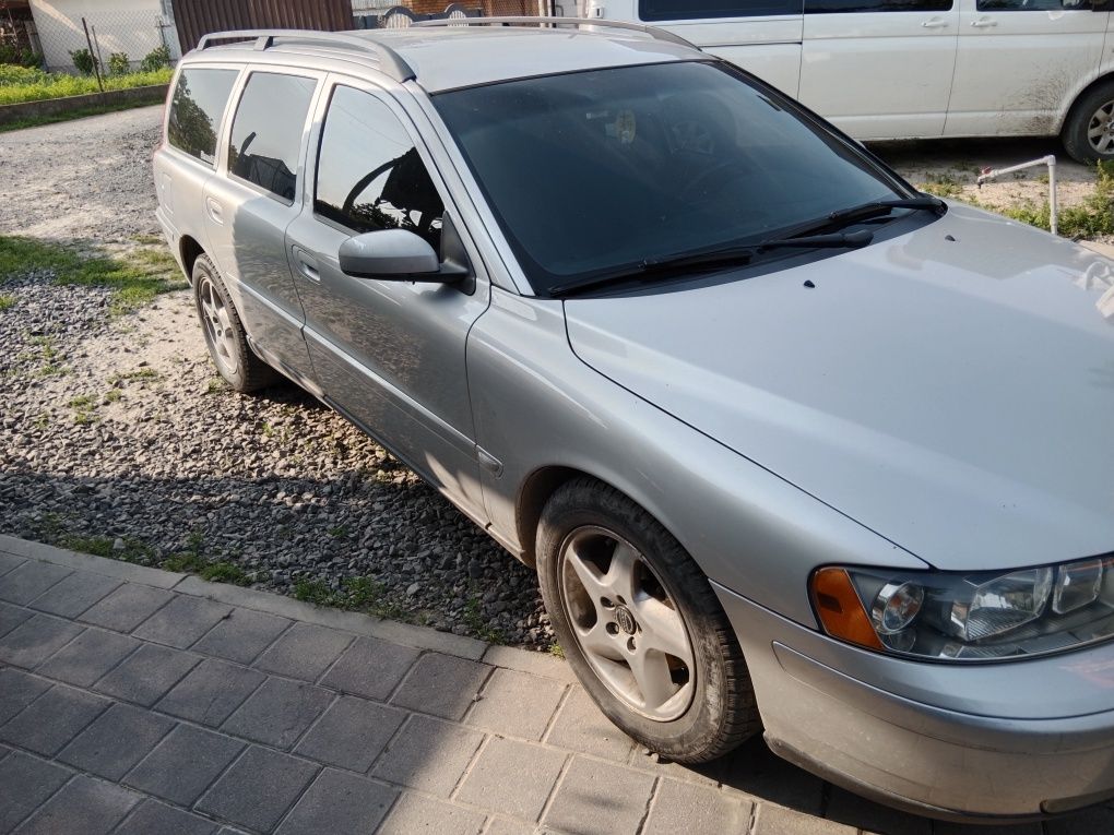 Volvo V70 D5.  2006р