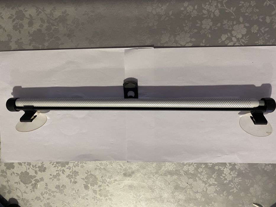 2 Cortinas para vidros dos carros. Lightning McQueen e preta. 8€