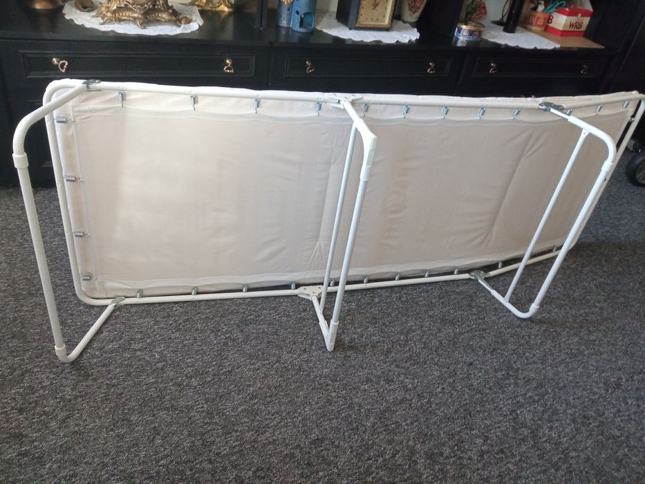 Łóżko polowe,turystyczne z materacem , używane
