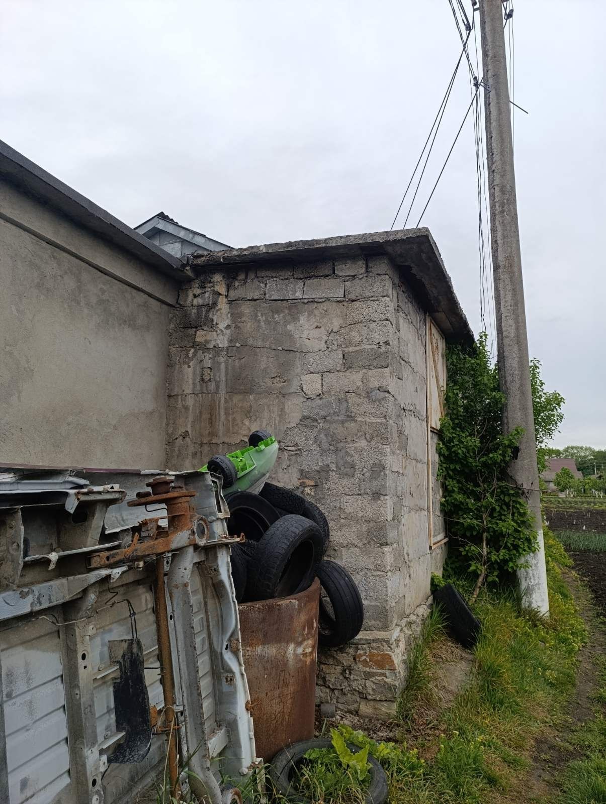 Продаю гараж на дві легкові машини, або під бус