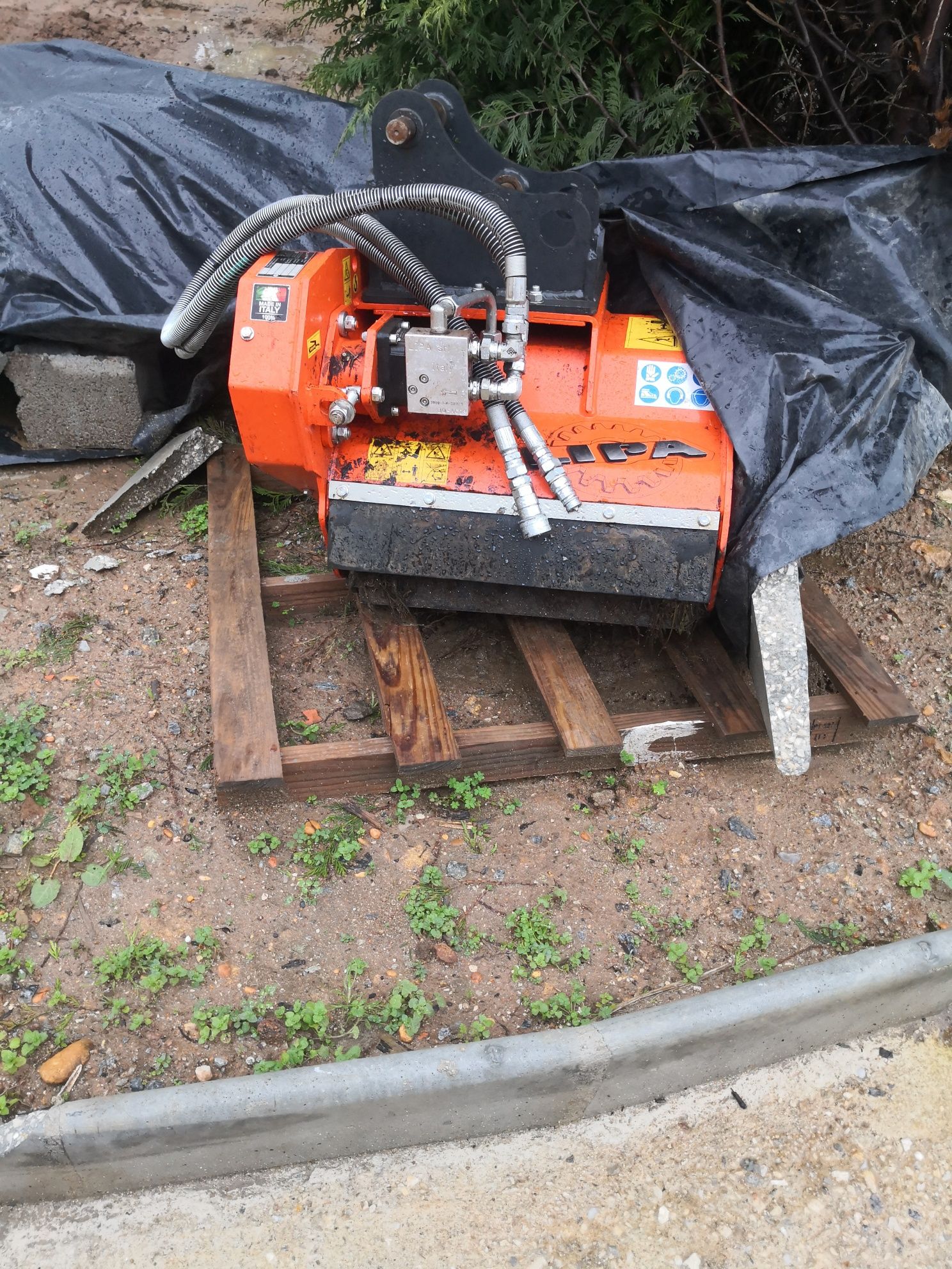 Vendo destrossador para mine giratória como novo para limpeza de terre