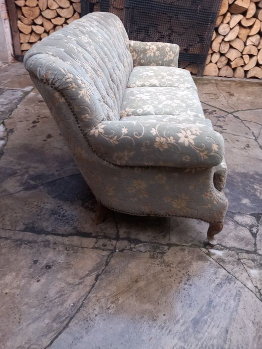 Sofa  tapicerowana typu Ludwik