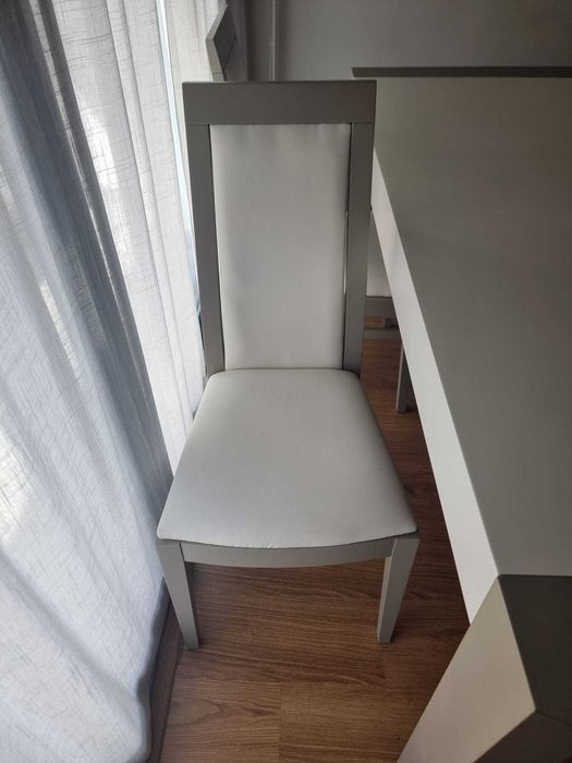 Mesa de jantar extensível com 4 cadeiras