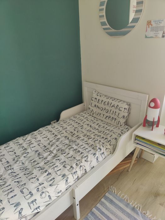 Cama branca de criança IKEA extensível