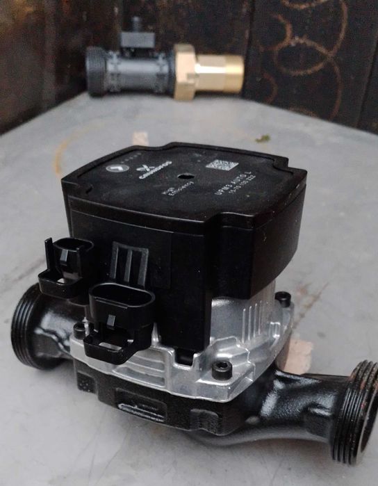 Pompa elektroniczna GRUNDFOS UPM3 AUTO L .15-70. 130 ZZZ