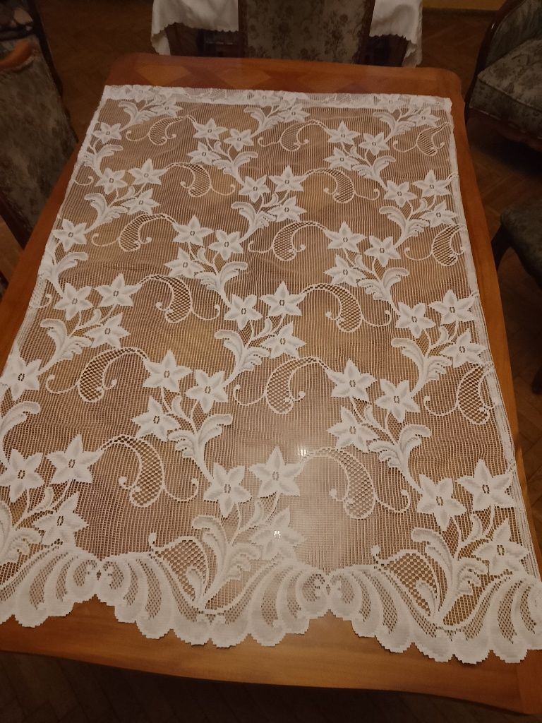 4 firanki (wysokość 138cm, szerokość 95 cm)