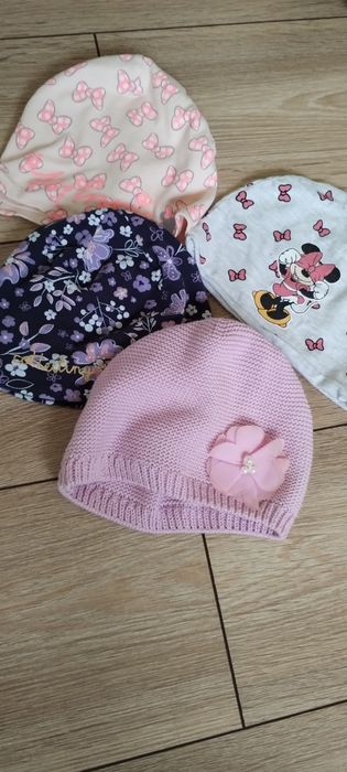 Czapka dla dziewczynki 4szt 6-12 miesięcy