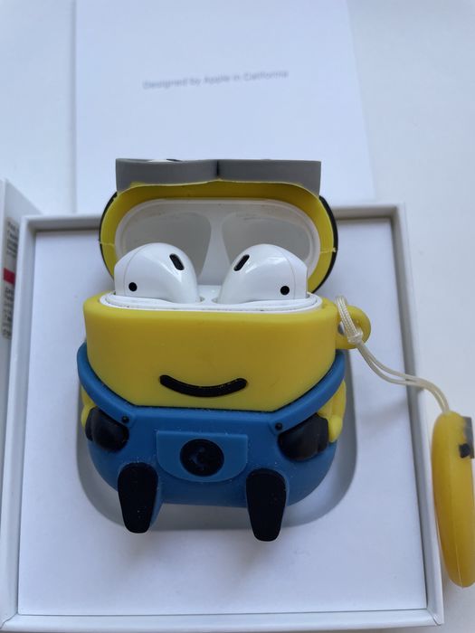 AirPods (оригінал) із зарядним кейсом + чохол Minion