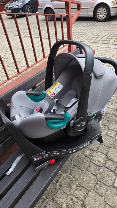 Britax Römer Baby-Safe 3 i-Size + baza Flex Base iSense ISOFIX