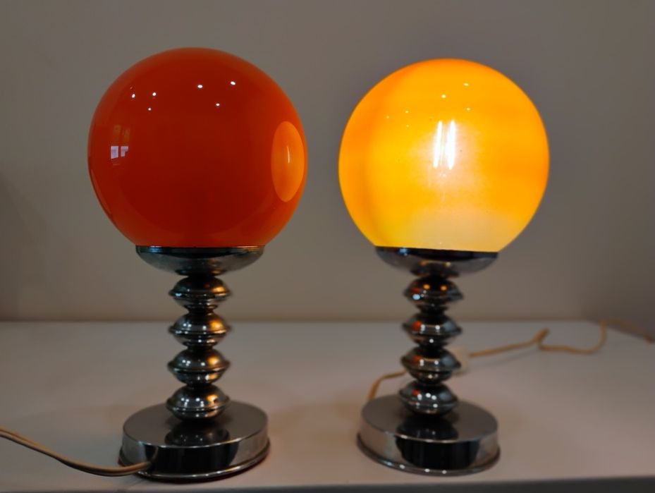 Par de candeeiros vintage com globos de vidro laranja