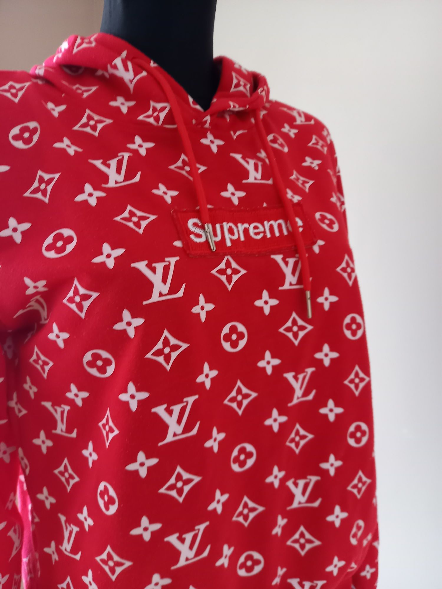 Bluza mlodziezowa-damska z kapturem logo super stan M