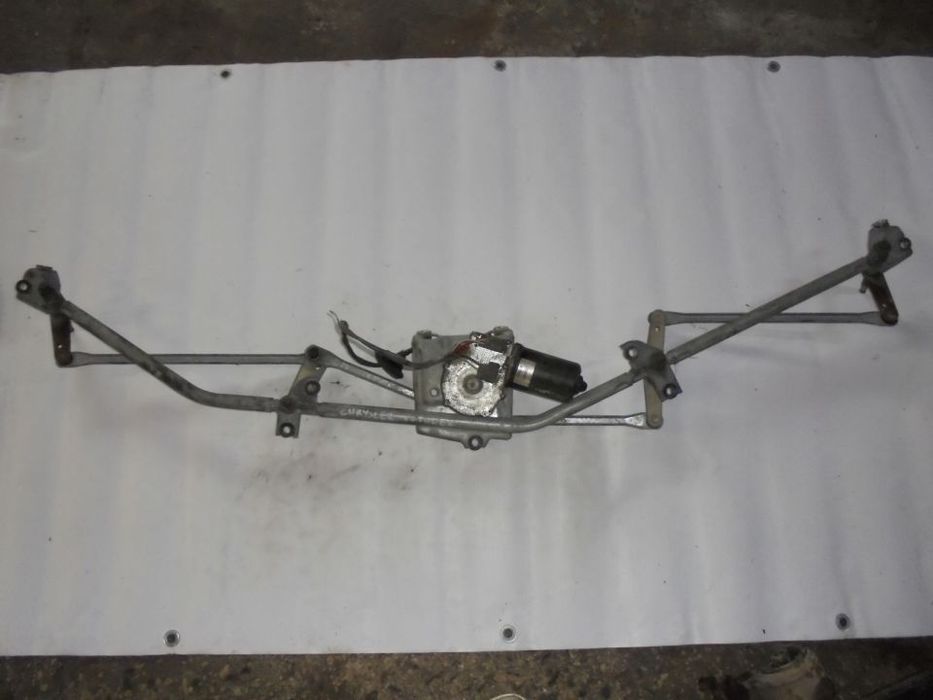 MECHANIZM WYCIERACZEK PRZOD VOYAGER 98-00
