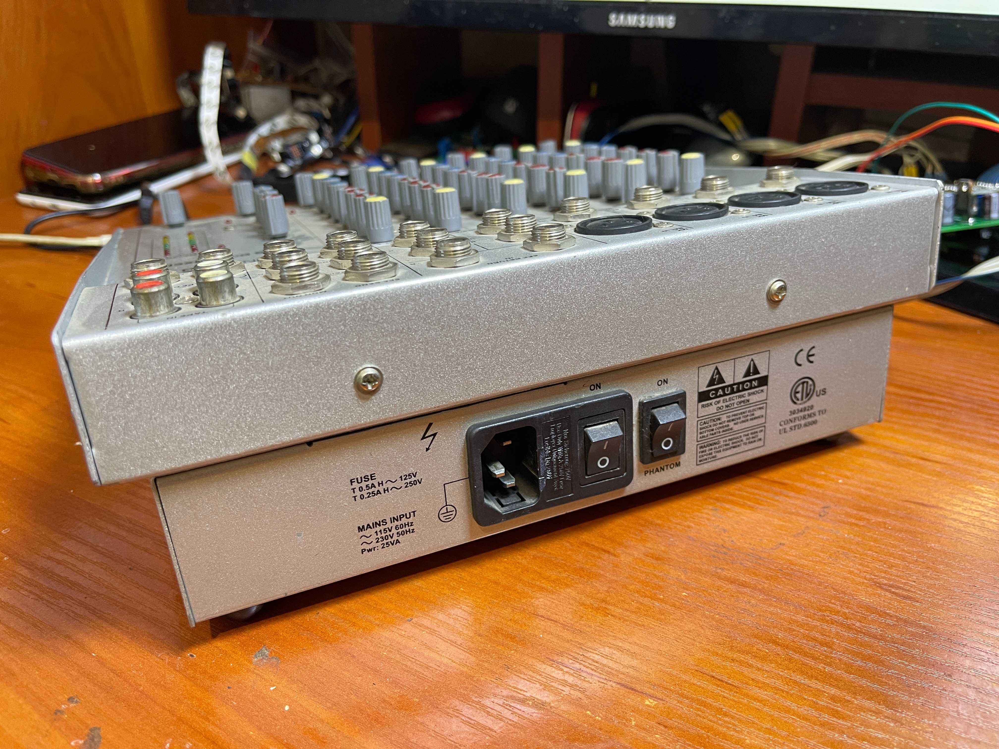 Микшерный пульт SoundKing SKAS 802A полностью рабочий