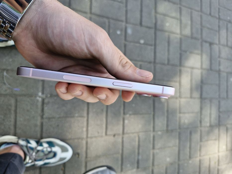 Продам Iphone 15 128 gb