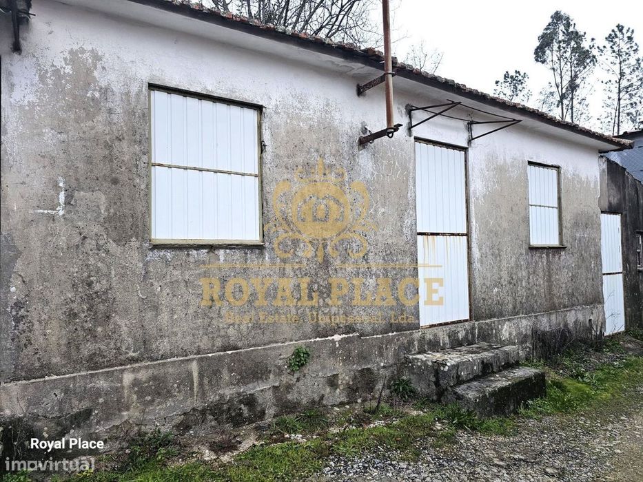 Moradia para restauro em Pigeiros