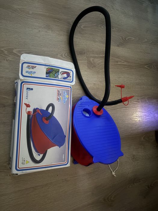 Pompka nożna nowa!