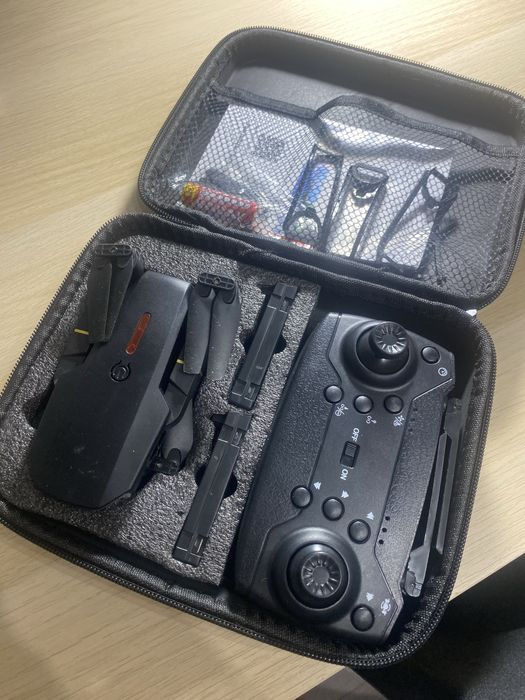 Dron z pilotem sterownaym