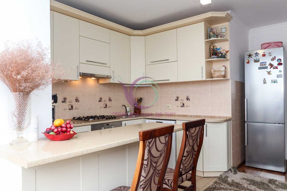 2-к. квартира з і/о, ремонтом та меблями за вул. Миколайчука