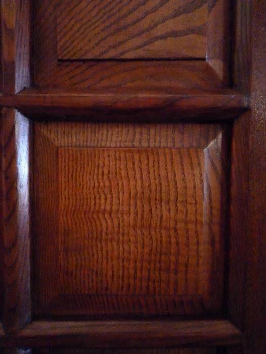 Armário com Portas Almofadadas