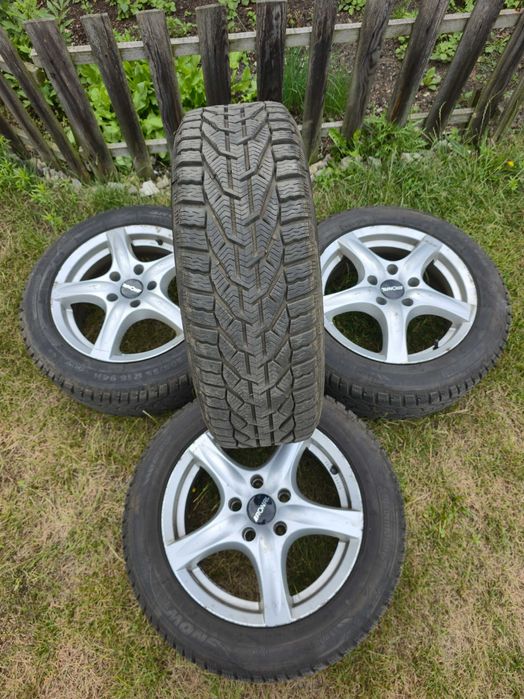 Koła / opony zimowe 205/55/16 z alufelgami 5x114.3 - 4 sztuki