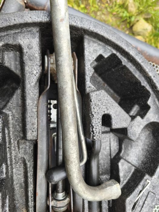 Комплект, запаска, добкрат ,ключ , крюк  шкода Октавія а5