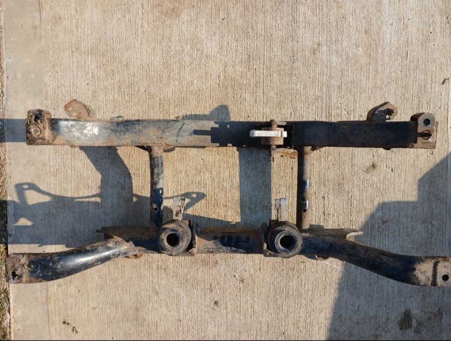 Задній підрамник балка міст Land Rover Freelander