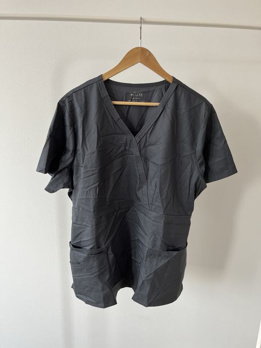 Ciemnoszara odzież medyczna