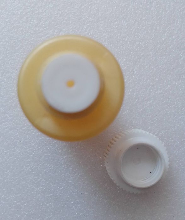 Peças para reposição e roupas Nenuco.